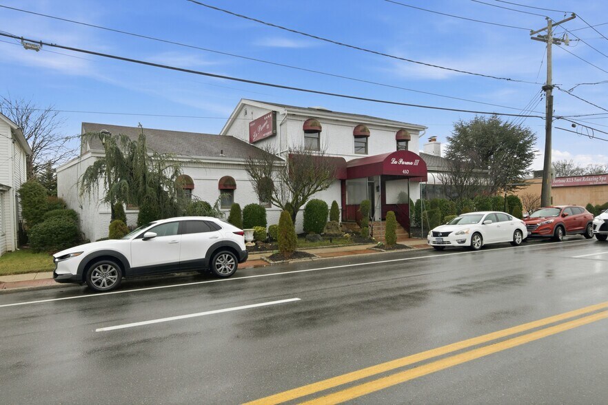More Photos Of 410 Merrick Rd, Oceanside Restaurant For Sale