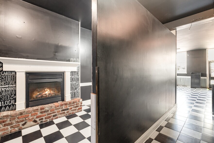 More Photos Of 826 Caroline St, Fredericksburg Storefront Retail Office For Lease