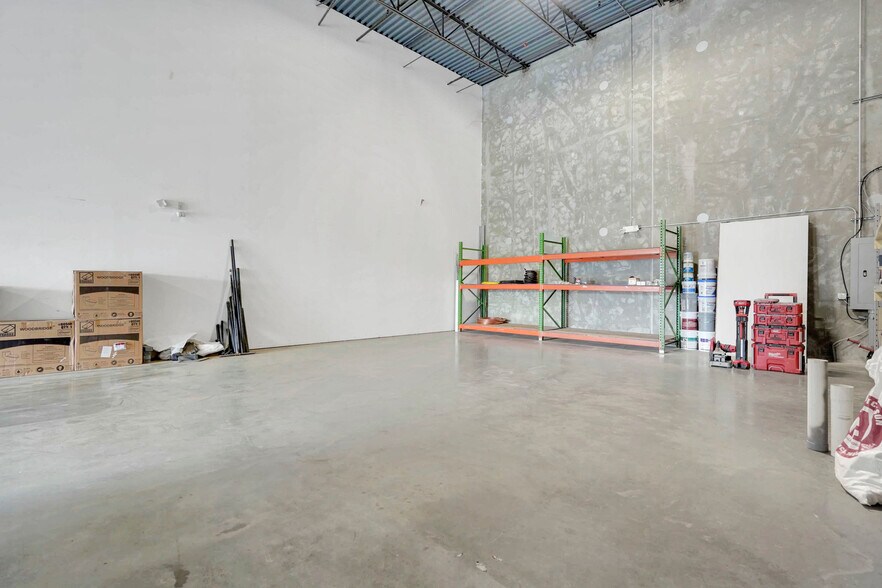 More Photos Of 9201-9373 Mike Garcia Dr, Manassas Warehouse For Lease