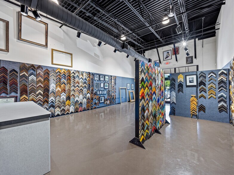 More Photos Of 1829 Hendersonville Rd, Asheville Unknown For Lease