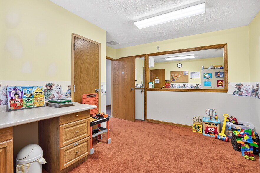 More Photos Of 1301 S Meridian St, Lebanon Religious Facility For Sale