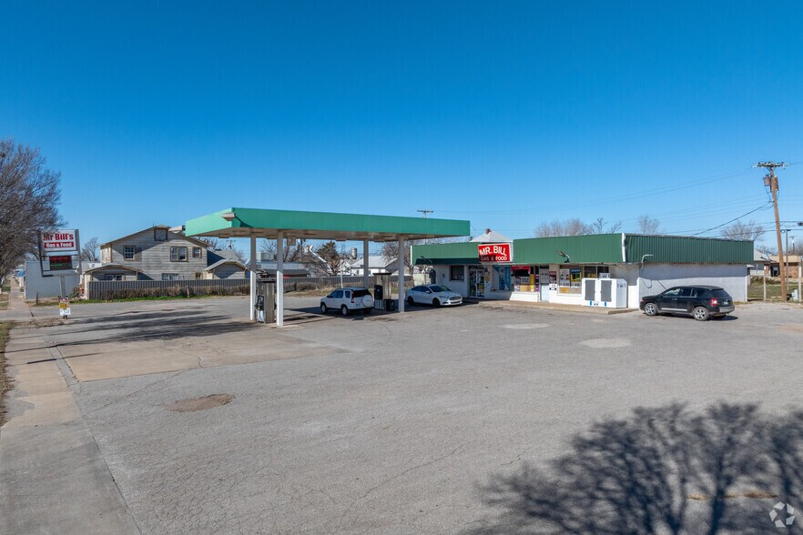 More Photos Of 401 W Broadway St, Altus Convenience Store For Sale