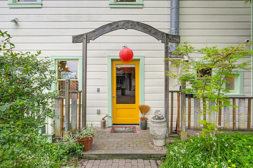 More Photos Of 1250 B St, Walnut Grove Showroom For Sale