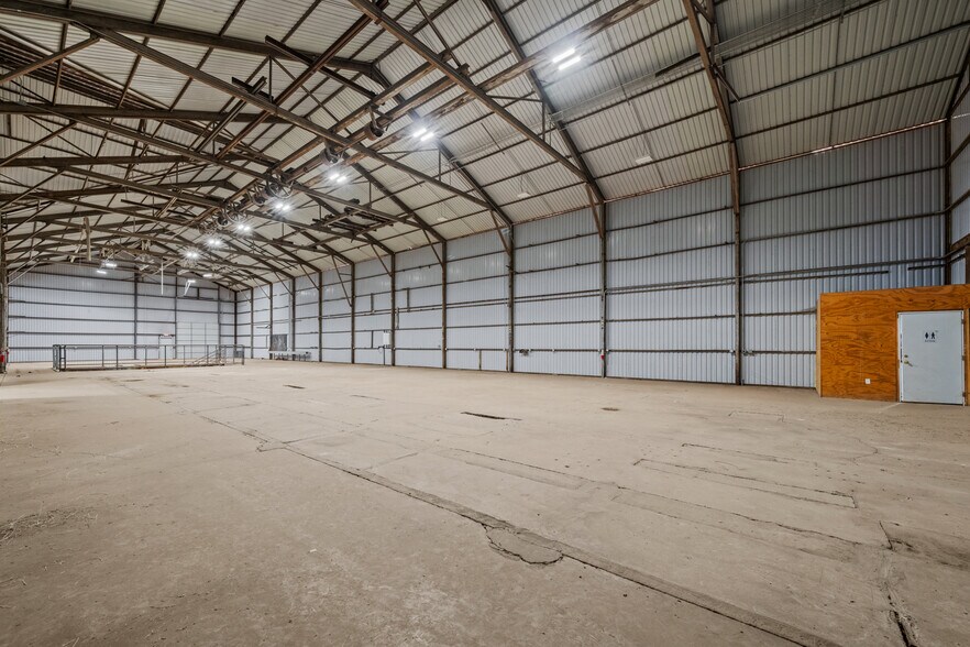 More Photos Of 1809 114 Hwy, Levelland Industrial For Lease