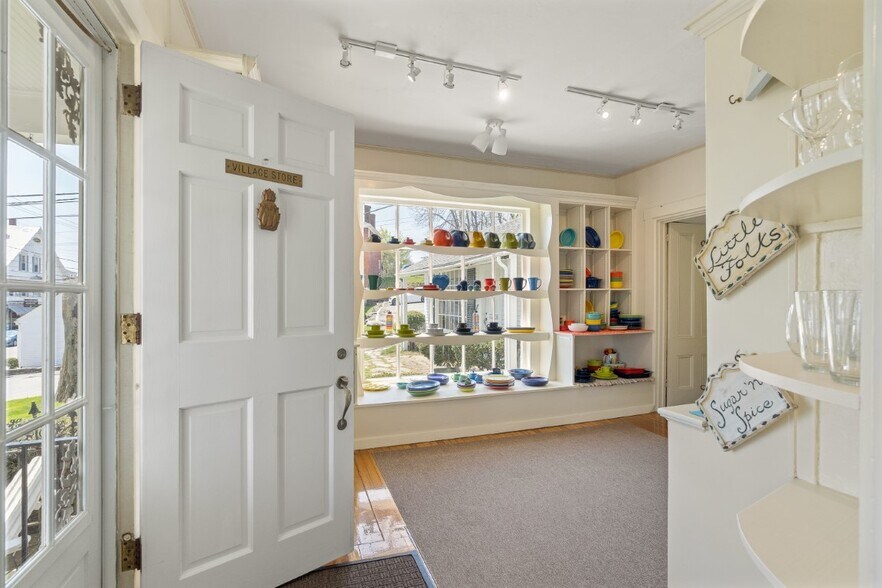 More Photos Of 34 Townsend Ave, Boothbay Harbor Freestanding For Sale