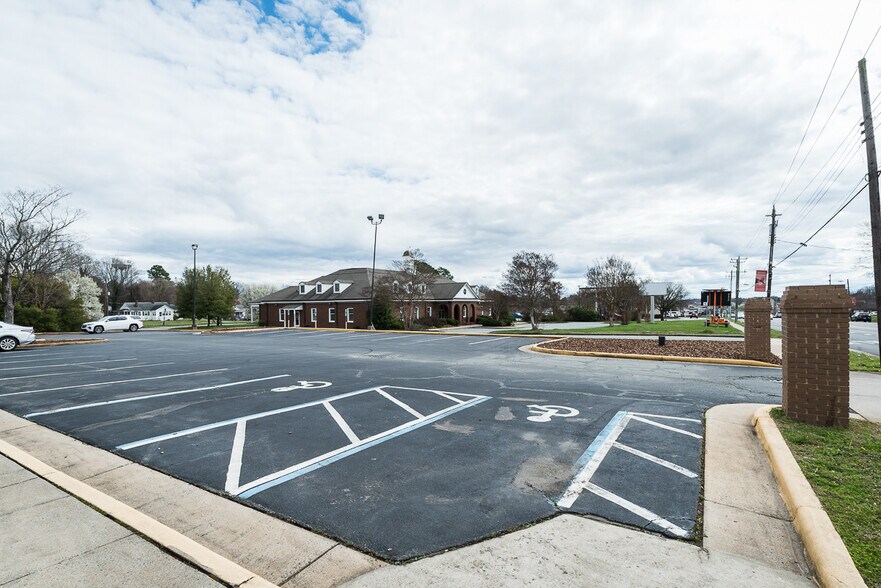 More Photos Of 212 S Main St, Graham General Retail For Sale