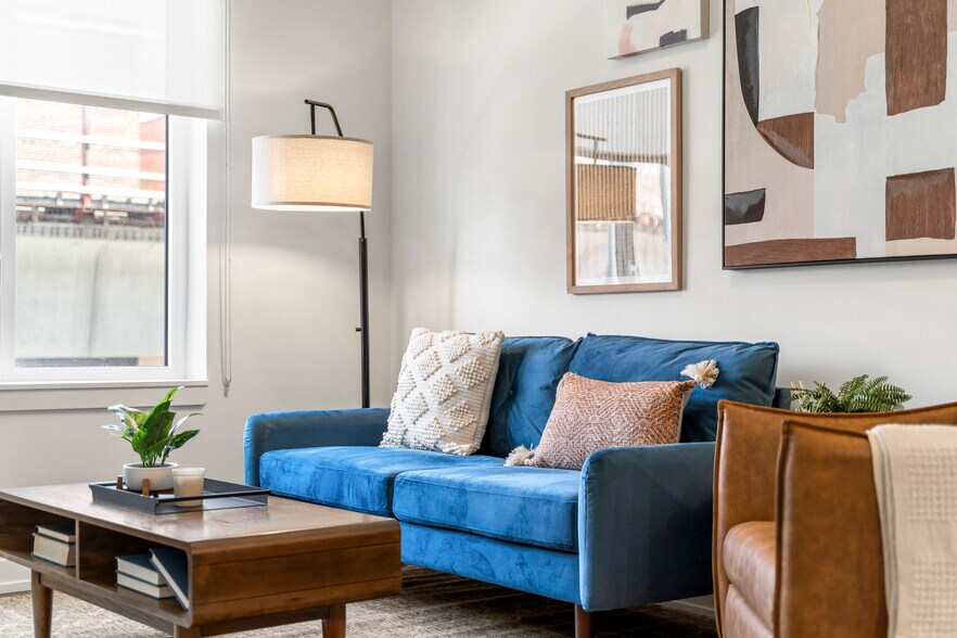 More Photos Of 1135 W Winona St, Chicago Apartments For Lease