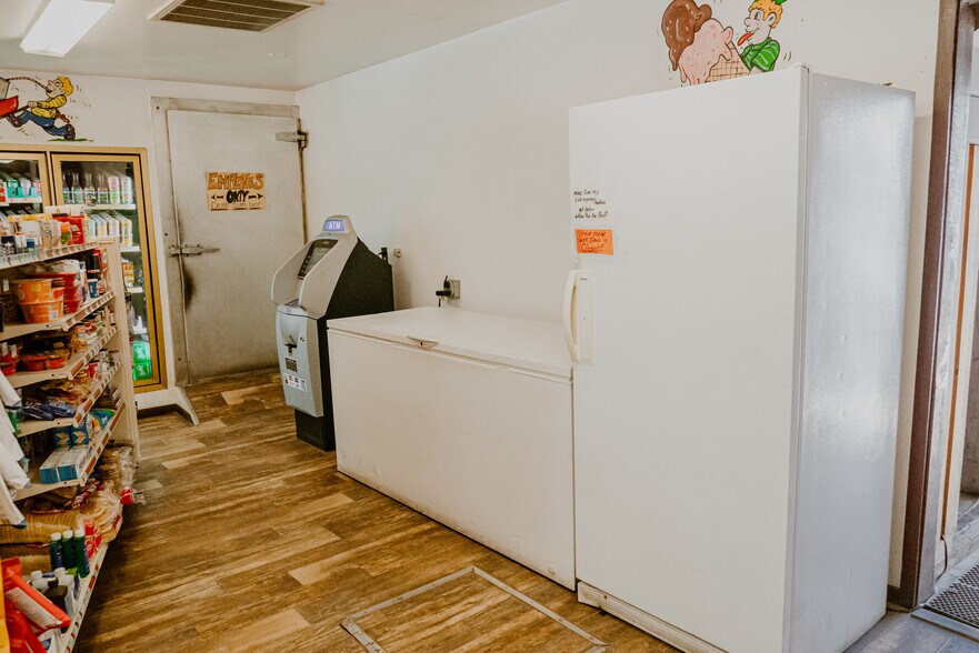 More Photos Of 325 S Main St, Twin Bridges Service Station For Sale