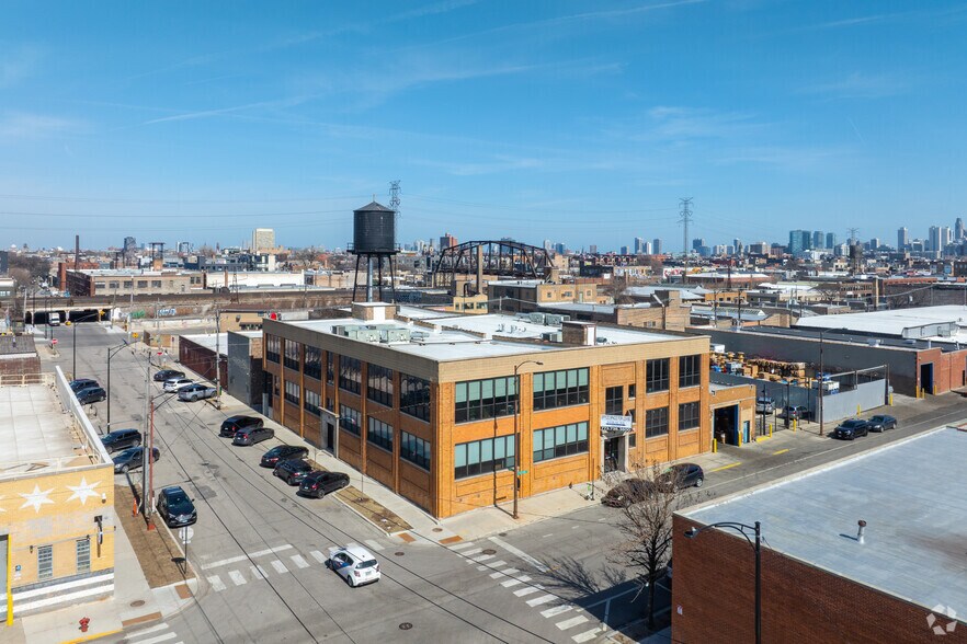 More Photos Of 1750 W Fulton St, Chicago Loft Creative Space For Lease