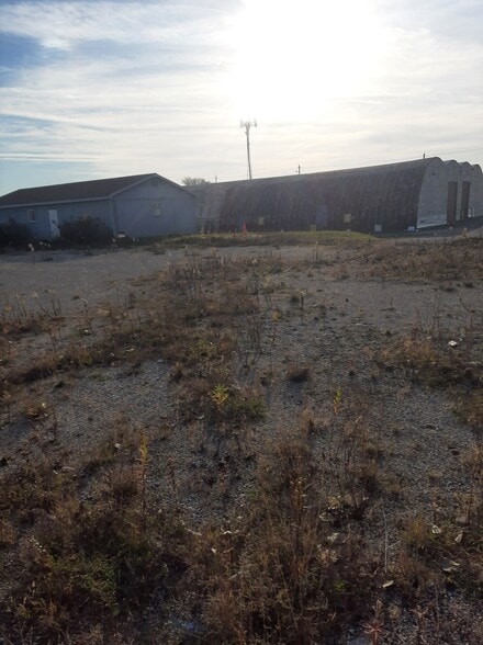 More Photos Of 510 First St, London Warehouse For Lease