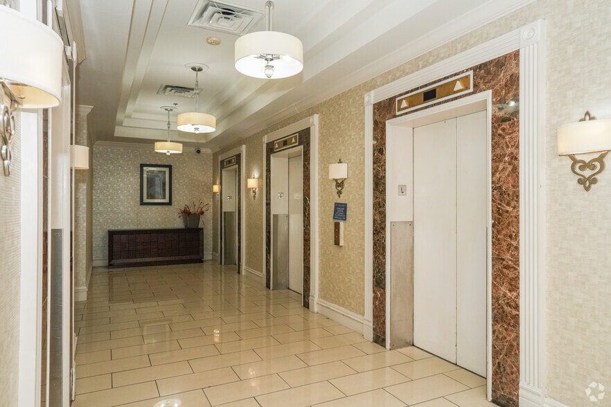 More Photos Of 200 E Amite St, Jackson Hotel For Sale