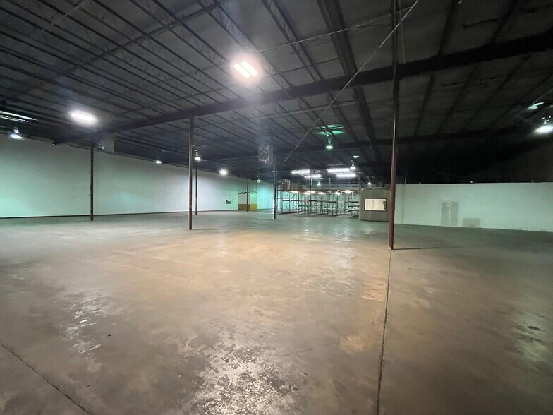 More Photos Of 4220-4232 Charter Ave, Oklahoma City Warehouse For Lease