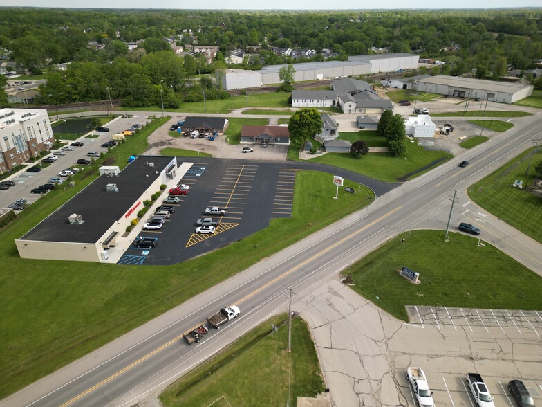 More Photos Of 715 E Broadway St, Fortville Freestanding For Lease