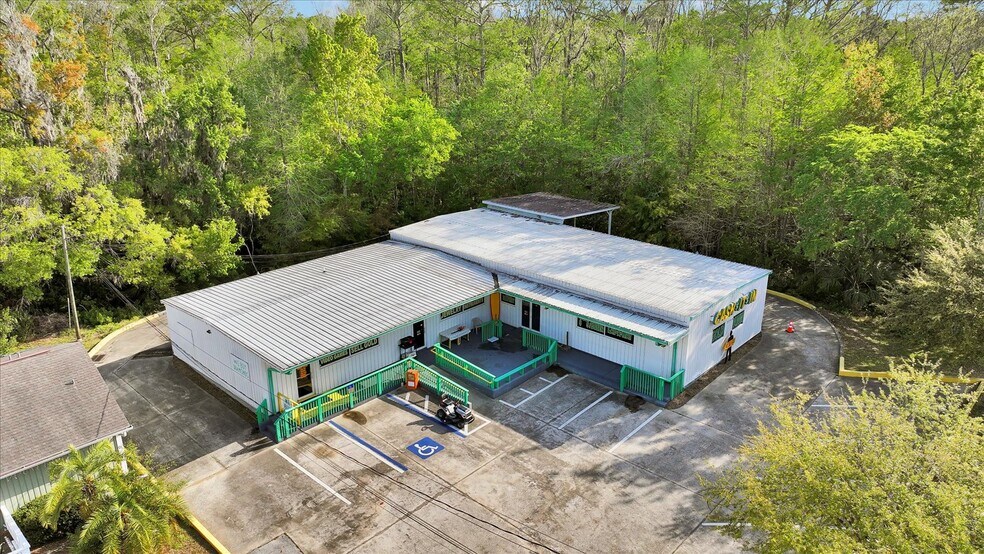 More Photos Of 3300 E Moody Blvd, Bunnell Light Manufacturing For Sale