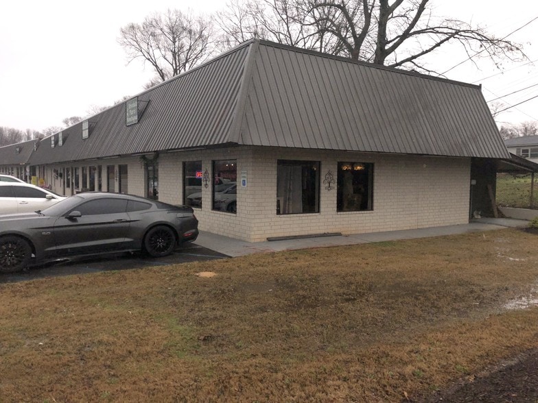 More Photos Of 2306 Chesnee Hwy, Spartanburg General Retail For Lease