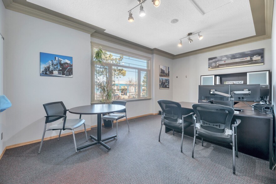 More Photos Of 118 Canal Gdns, Strathmore Light Distribution For Sale