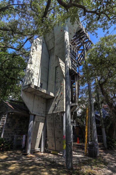 More Photos Of 3009 E Cervantes St, Pensacola Freestanding For Sale