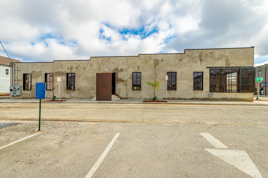 More Photos Of 615 E Main St, Chattanooga General Retail For Lease