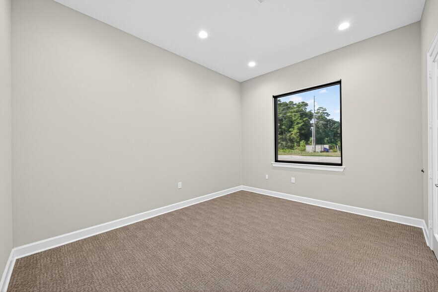 More Photos Of 13803 Madera Run, Humble Office For Sale