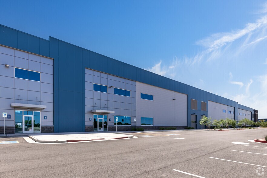 More Photos Of 2559 N Greenfield Rd, Mesa Airplane Hangar For Lease