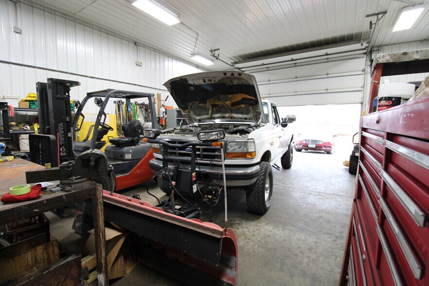 More Photos Of 5640 44th Ave S, Clinton Office For Sale