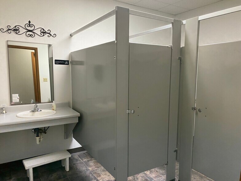 More Photos Of 4515-4531 E 26th St, Sioux Falls Storefront For Lease