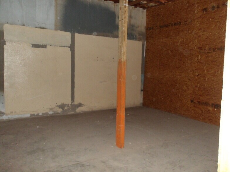 More Photos Of 618 W Van Buren Ave, Harlingen Light Distribution For Sale