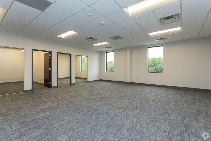 More Photos Of 4530 Park Rd, Charlotte Office For Lease