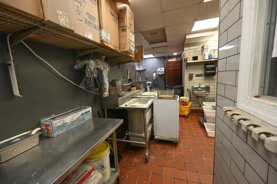 More Photos Of 1239 Mount Olivet Rd NE, Washington Freestanding For Lease