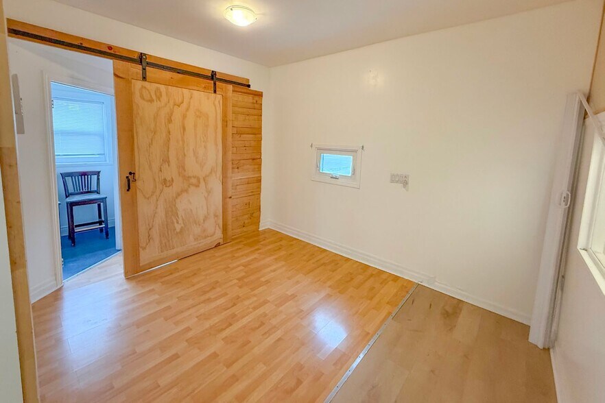 More Photos Of 212 Mellanby Av, Port Colborne Flex For Sale