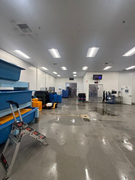 More Photos Of 1325 E El Segundo Blvd, El Segundo Food Processing For Lease
