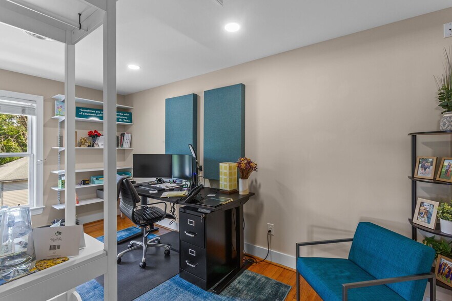 More Photos Of 380 E Market St, Harrisonburg Office For Lease