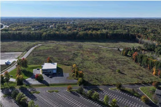 More Photos Of 5177 Corporate Woods Dr, Kalamazoo Distribution For Lease
