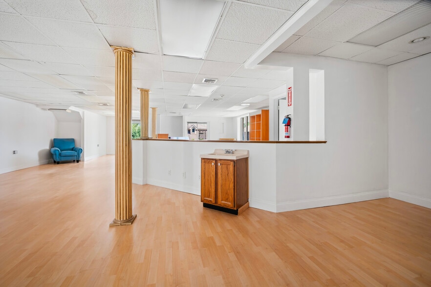 More Photos Of 238 New Britain Rd, Berlin Freestanding For Lease