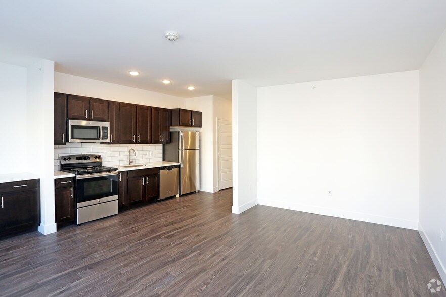 More Photos Of 1415 Cuming St NE, Omaha Apartments For Lease
