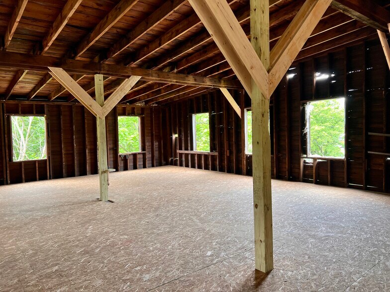 More Photos Of 74 Dambach Ave, Valencia Manufacturing For Lease