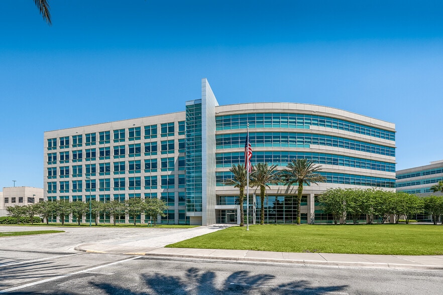 More Photos Of 8125 Highwoods Palm Way, Tampa Office For Sale