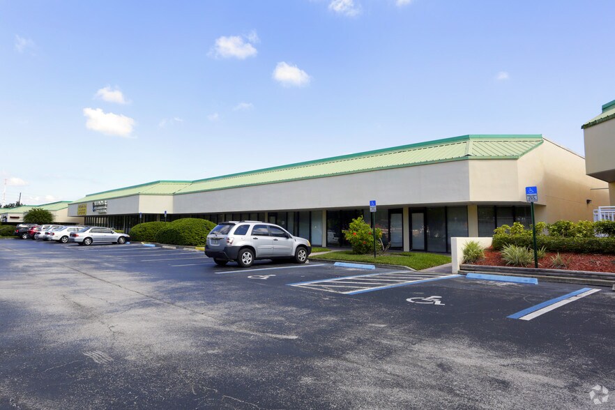 More Photos Of 5637-5791 49th St N, Kenneth City Medical For Lease