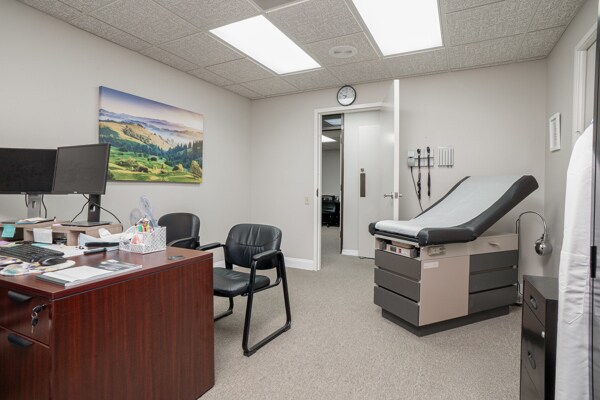 More Photos Of 2411-2413 Executive Plaza Rd, Pensacola Medical For Lease