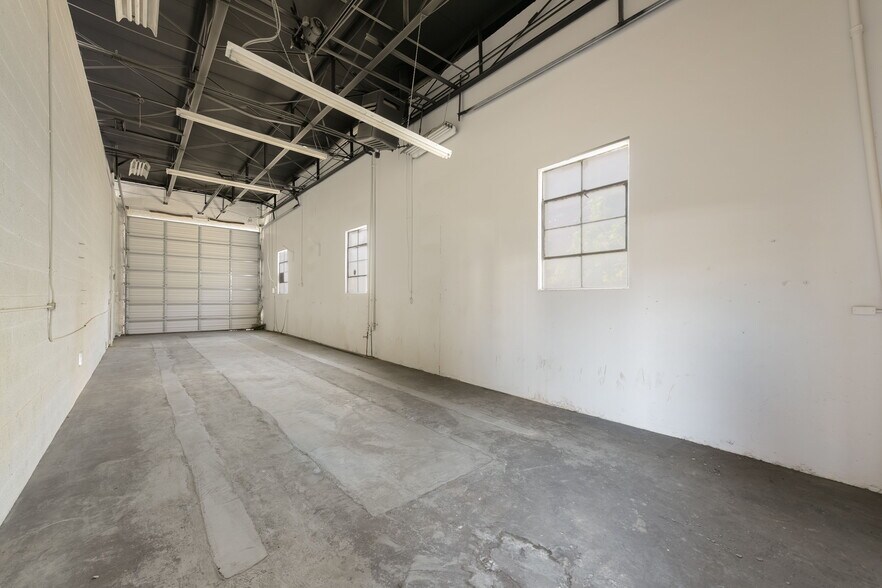 More Photos Of 304 E Vickery Blvd, Fort Worth Warehouse For Lease