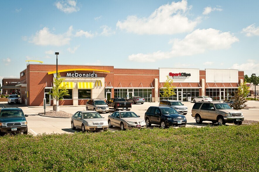 More Photos Of 675 Pacha Pkwy, North Liberty Storefront Retail Office For Lease