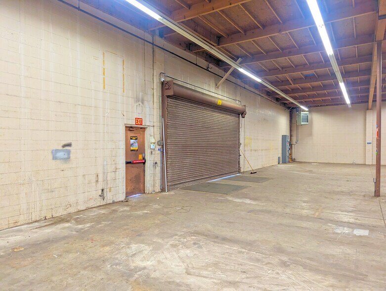 More Photos Of 1350 E Thompson Blvd, Ventura General Retail For Lease