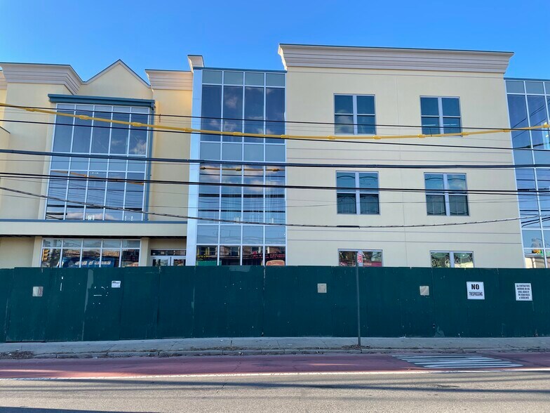 1719 Hylan Blvd, Staten Island, NY 10305 For Lease