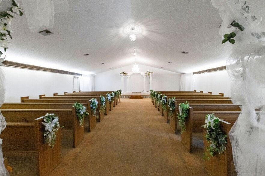 More Photos Of 58225 US-60, Fairland General Retail For Sale