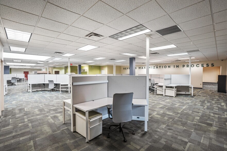 More Photos Of 10567 Sawmill Pky, Powell Office For Lease
