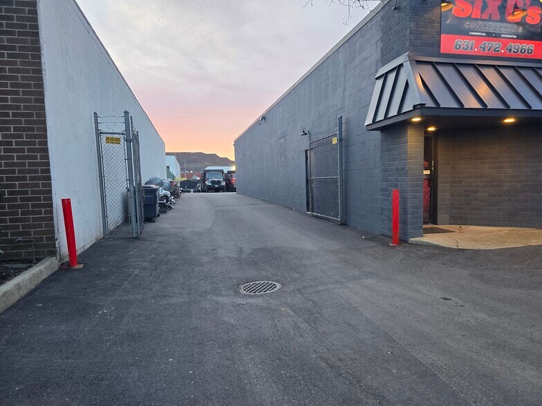 More Photos Of 100 Nancy St, West Babylon Warehouse For Lease