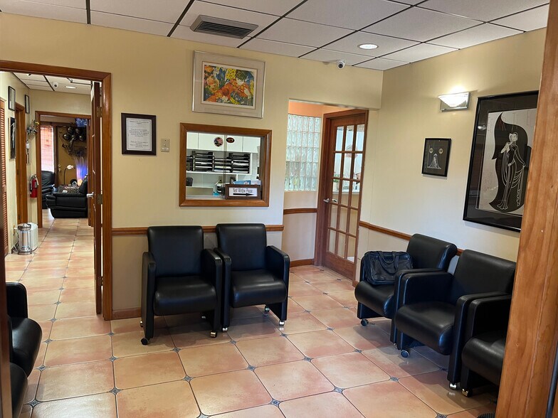 More Photos Of 7800 W Oakland Park Blvd, Sunrise Medical For Lease