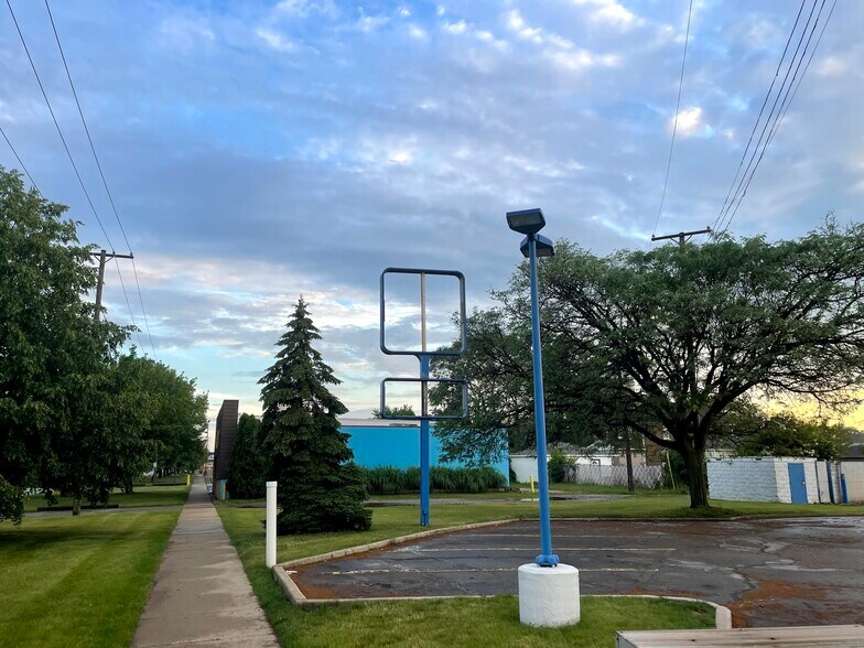 More Photos Of 17431 Dix Rd, Melvindale Fast Food For Lease