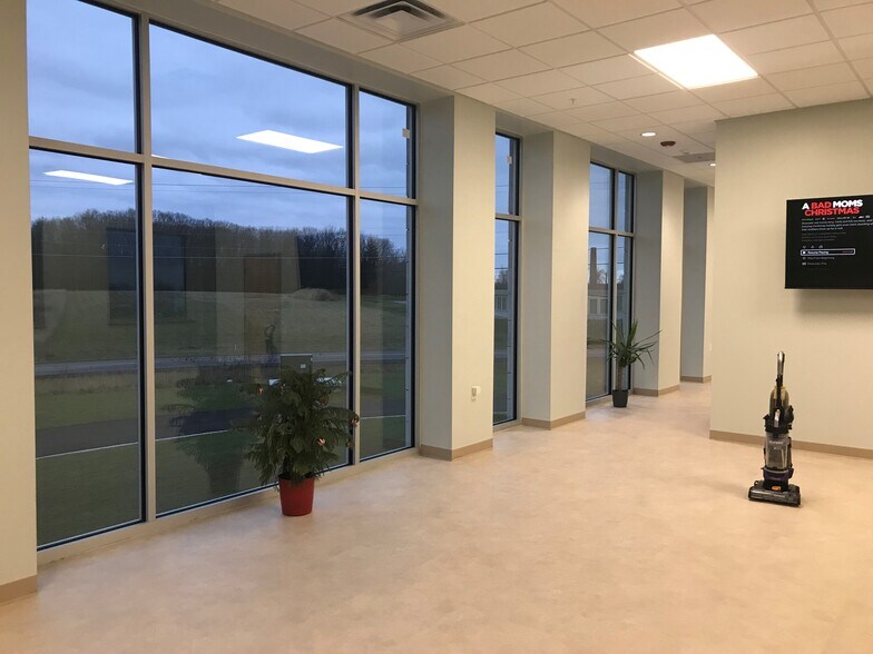 More Photos Of 431 Franklin Park W, Saint Albans Industrial For Lease