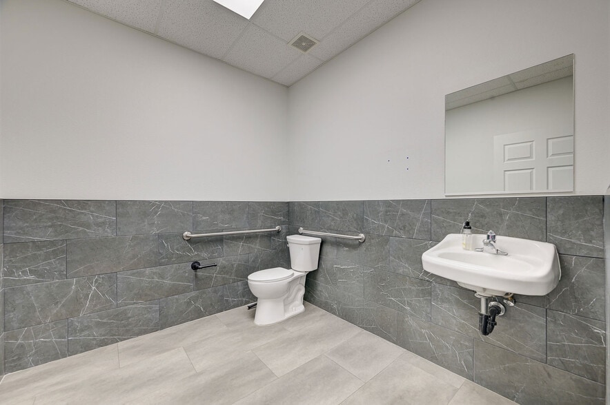 More Photos Of 3068 E Sunset Rd, Las Vegas Warehouse For Sale